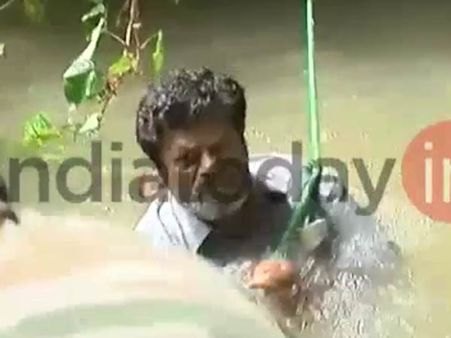 வெள்ளத்தில் சிக்கித் தவித்த நடிகர் ராஜ்கிரணை மீட்ட பாதுகாப்பு படையினர்