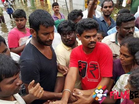 வெள்ள நிவாரணப் பொருள்கள்... விஷால், கார்த்தியின் வேண்டுகோள் இது!