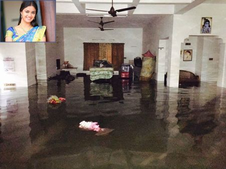 குடும்பத்தோடு சென்னை வெள்ளத்தில் சிக்கிய ‘ரஜினி முருகன்’ நாயகி கீர்த்தி சுரேஷ்