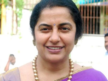 எவ்வளவோ பிரச்சினைகள் இருக்க, பீப் பாடலுக்கு மக்கள் முக்கியத்துவம் தரவேண்டுமா?- சுஹாசினி மணிரத்னம்