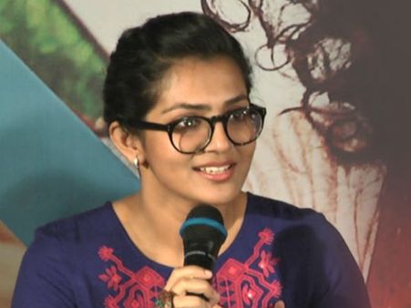 எங்களைப் பார்க்காதீங்க, நடிப்பை மட்டும் பாருங்க... 