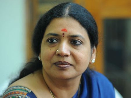 செக் மோசடி வழக்கு... நடிகை ஜீவிதாவுக்கு கைது வாரண்ட்!