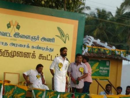 வெற்றிமாறனின் வட சென்னைக்காக 'கொடி'யை துரிதப்படுத்தும் தனுஷ்!