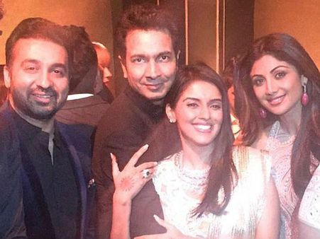 பாலிவுட், கோலிவுட் நட்சத்திரங்கள் கலந்து கொண்ட அசின்-ராகுல் சர்மா திருமண வரவேற்பு!