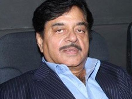 பாலிவுட்காரர்கள் சகிப்பின்மை பற்றி பேசுவது சின்னப்புள்ளத்தனமாக இருக்கு: சத்ருகன் சின்ஹா