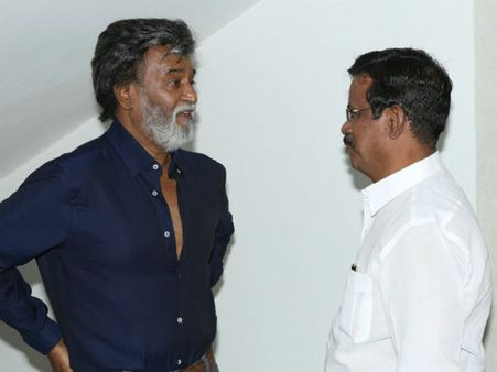 வெள்ளம் பாதித்த மக்களுக்கு விளம்பரமில்லாமல் உதவினார் ரஜினி!- கலைப்புலி தாணு சொல்கிறார்