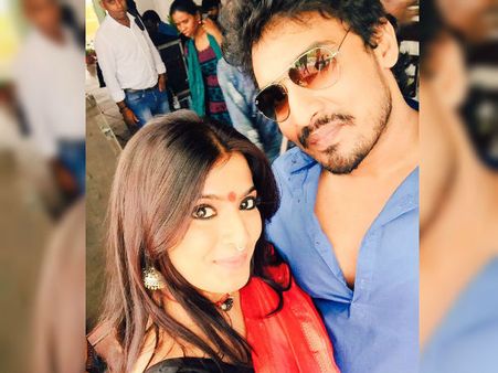 தாரை தப்பட்டை முழங்க... மலையாளத்தில் அறிமுகமாகும் வரலட்சுமி... மம்முட்டி ஜோடி?