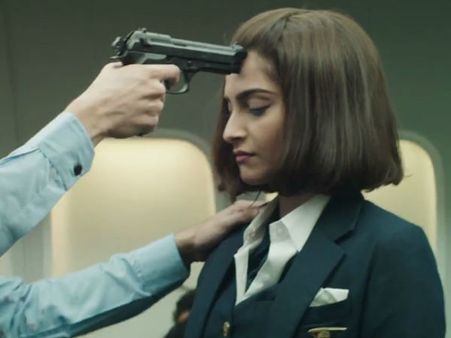 சோனம் கபூரை மாற்றி, மாற்றிப் புகழ்ந்த சச்சின், யுவராஜ்...!