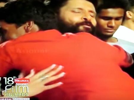 ரசிகரைத் தள்ளி விட்ட பாதுகாவலர்கள், நெகிழ வைத்த விக்ரம்.. வீடியோ!