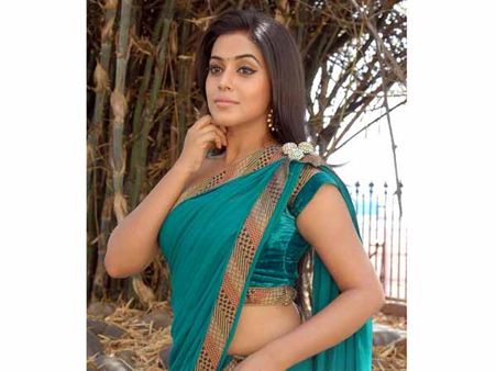 ஃபேஸ்புக்காம், ஃபேஸ்புக்கு: தடை விதிக்கக் கோரினால் நான் ஆதரிப்பேன்- நடிகை பூர்ணா