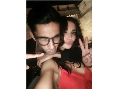 போலீஸ் ஸ்டேஷன் ஏறி இறங்குகிறார் சிம்பு.. எமியுடன் ஒட்டி உறவாடுகிறார் அனிருத்!