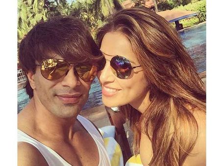 4வது முறையாக ஜோடி மாற்றும் பிபாஷாவுக்காக 2வது மனைவியை கழட்டிவிட்ட நடிகர்!