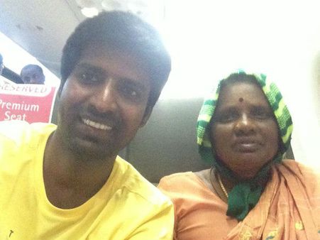 நம்மூர் பஸ் மாதிரி வராதுப்பா!- நடிகர் சூரி அம்மாவின் முதல் விமானப் பயண அனுபவம்!!