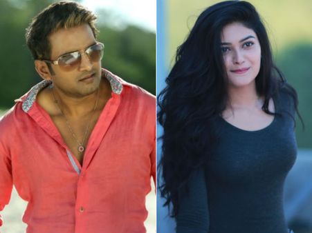 ஆஸ்தான நடிகையை கைவிட்டார் சந்தானம்... புது ஜோடி வைபவி ஷண்டிலியா!