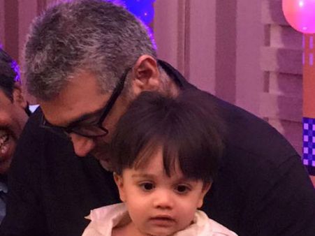 மகனின் முதல் பிறந்த நாளைக் கொண்டாடிய அஜீத்- ஷாலினி!