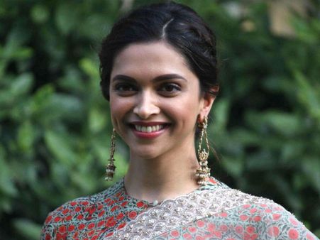 ரசிகர்களின் தொடர் கண்டனங்களால்... தீபிகாவை 'ஆஹா ஓஹோ' வெனப் புகழ்ந்த டெய்லி மெயில்