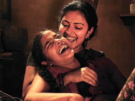 அழகான அமலாபால்... அம்மா கணக்கு ஃபர்ஸ்ட் லுக் ரிலீஸ்..