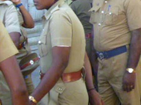 'பிரச்சாரத்துக்கு வாங்க... வெயிட்டா கவனிப்பாங்க அம்மா!' - நடிகர்களுக்கு வலைவிரிக்கும் காக்கி!