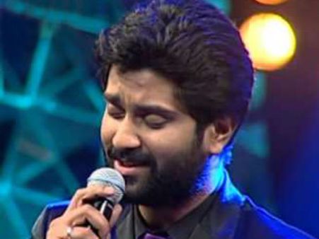 சினிமா பாடகரை சூப்பர் சிங்கராக தேர்வு செய்த விஜய் டிவி... 'இது மோசடி இல்லையா?'