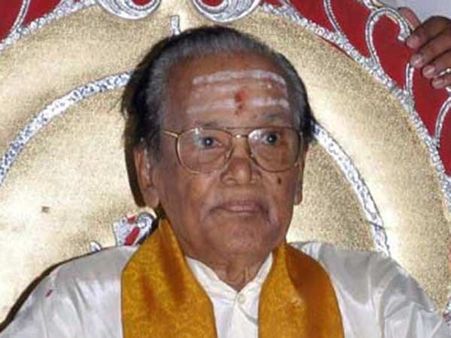 மூன்றெழுத்தில் இவர் மூச்சிருக்கும்.. அது முடிந்த பின்னாலும் பேச்சிருக்கும்!