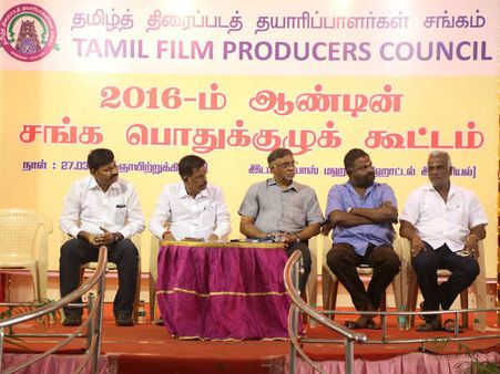 நடிகர், நடிகையரின் சம்பளத்தைக் குறைக்க தயாரிப்பாளர் சங்கம் தீர்மானம்!