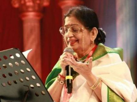 கின்னஸ் சாதனை படைத்த பி.சுசீலா... 17, 695 பாடல்களை தனியாக பாடி சாதனை!