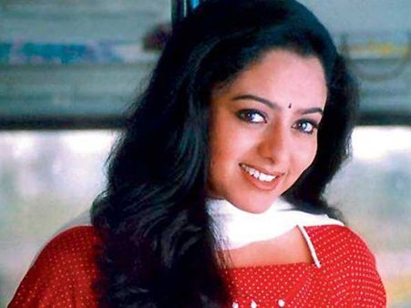 மறைந்த நடிகை சவுந்தர்யாவின் சொத்துக்களை சுருட்டிய உறவினர்கள்: கைதுசெய்ய போலீஸ் தீவிர நடவடிக்கை