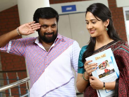 தெறிக்கு முன்னால் சசிகுமாரின் வெற்றிவேல் தாக்குப்பிடிக்குமா?