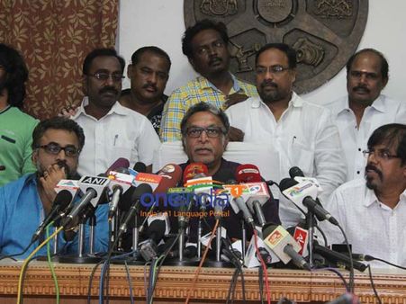 முதல் தடவையா கிரிக்கெட் நடத்தினோம்.. குத்தம் குறையிருந்தா மன்னிச்சிடுங்க!- நடிகர் சங்கம்