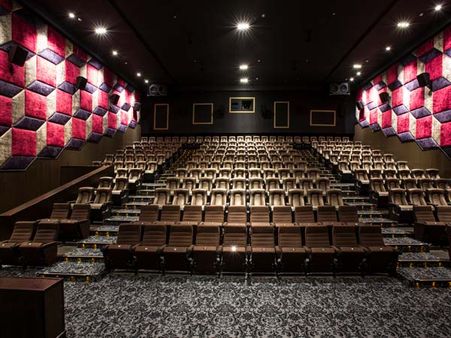 பட ரிலீஸில் தியேட்டர்காரர்கள் பிரச்சினை... மாற்று வழிகளை யோசிக்கும் தயாரிப்பாளர்கள்!