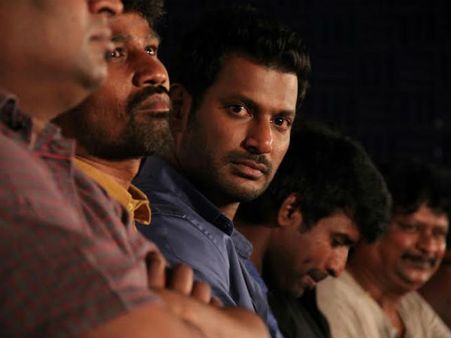 திருட்டு விசிடியைத் தடுக்க தனி ஆளாகப் போராடிக் கொண்டிருக்கிறேன்!- விஷால்