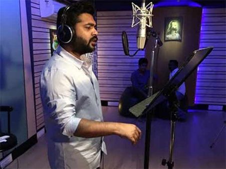 சிம்புவின் குரலில் 'தாறு மாறு தக்காளி சோறு'!