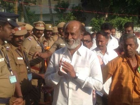 ரஜினி எங்கு ஓட்டுப் போடுவார்னு தெரியும்.... சினேகா எங்கன்னு தெரியுமா?