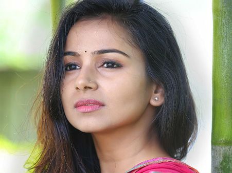 விஜய் சேதுபதி, சிவகார்த்திகேயனுக்கு குறி வைக்கும் கேரள நடிகை!