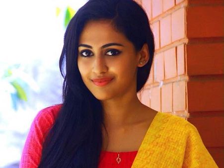 விஜய் 60 ல் கிராமத்துப் பெண்ணாக நடிக்கிறேன்- அபர்ணா வினோத்