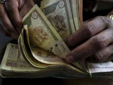 நடிகர்கள் சம்பளத்தைக் குறைக்க வேண்டும்!- விநியோகஸ்தர்கள் போர்க்கொடி