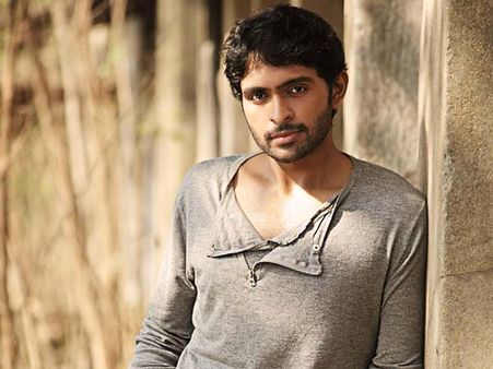 எஸ்.ஆர்.பிரபாகரன் இயக்கத்தில் 'முடி சூடா மன்னனாக' மாறப் போகும் விக்ரம் பிரபு!