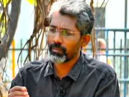 பிழைப்புக்காக வீடுகளில் பத்து, பாத்திரம் தேய்க்கும் வெற்றிப்பட இயக்குனரின் முன்னாள் மனைவி