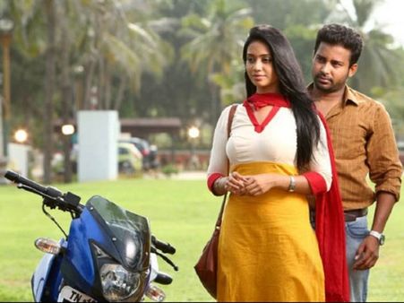 தினேஷ்-மியா ஜார்ஜின் 'ஒரு நாள் கூத்து' தைரியமான முயற்சி... இயக்குனரைப் பாராட்டும் ரசிகர்கள்!