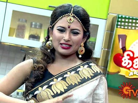 சன் டிவி கிச்சன் கலாட்டாவில் ஃபரினாவின் டிரஸ்தான் ரகம் ரகமா இருக்கு!