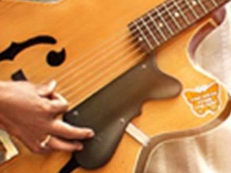 'ஒல்லி' நடிகரால் இசையமைப்பாளரை மாற்றிய 'ஹிட்' இயக்குநர்