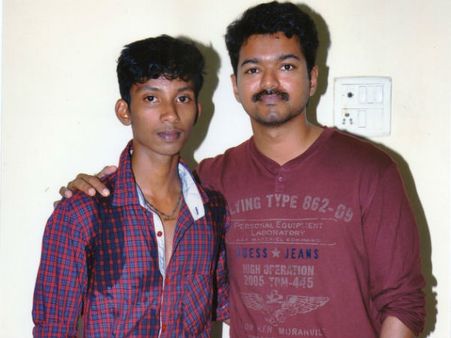 உயரத்துக்கு வந்த பிறகும் ரசிகர்களை மறக்காத விஜய்! ரசிகர்களுக்காக மாதம் ஒருநாள் அர்ப்பணிப்பு