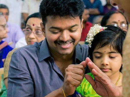 ''உயிர் என்று உன்னை ஒருநாளும் சொல்ல மாட்டேன்''...விஜய்யை நெஞ்சார வாழ்த்தும் ரசிகர்கள்!