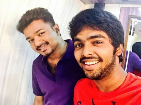 விஜய்யை 'ஓவராக' வாழ்த்தப் போய் ரஜினி ரசிகர்களிடம் வறுபடும் ஜிவி பிரகாஷ்!