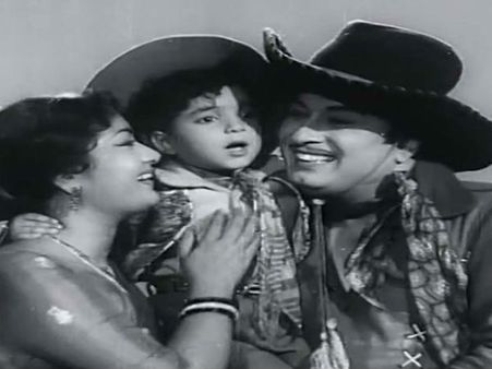 நெஞ்சம் மறப்பதில்லை 1 - வேட்டைக்காரன் எம்ஜிஆர், கர்ணன் சிவாஜி