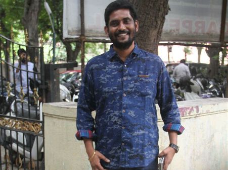 எதுக்கு பஸ் பஸ்ஸா ஏறிக்கிட்டு... பேசாம திருட்டு விசிடிய சட்டப்பூர்வமாக்கிடுங்க... சுரேஷ் காமாட்சி