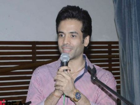 வாடகைத்தாய் மூலம் திருமணம் ஆகாமலேயே குழந்தை... சர்ச்சையில் சிக்கிய இந்தி நடிகர்