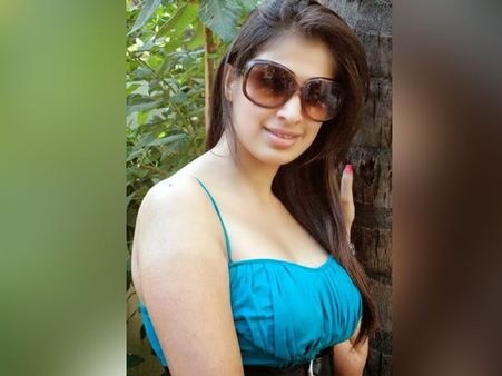 திரும்ப பழைய பெயருக்கு திரும்பிடலாமா? தீவிரமாக யோசிக்கும் ராய் லட்சுமி