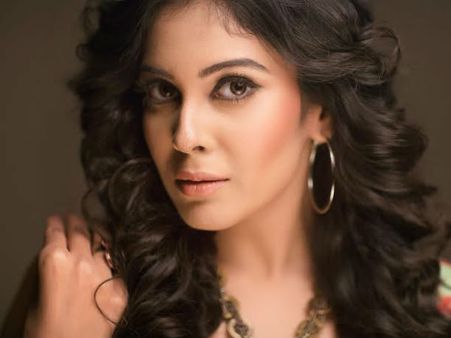 திடீர் வாய்ப்பு மழை... மகிழ்ச்சியில் நடிகை சாந்தினி!