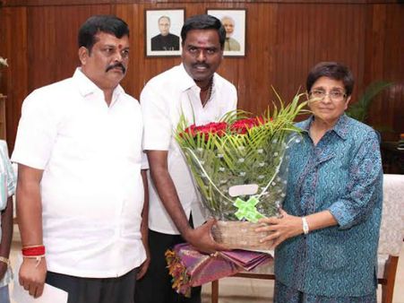 ஆக, பாண்டிச்சேரி அரசு கபாலி டிக்கெட் விற்க ஆரம்பிச்சிடுச்சி!